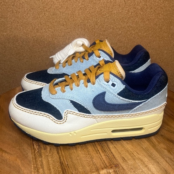 Nike Shoes - Nike air max 1
Aura
Wmns
Brand new